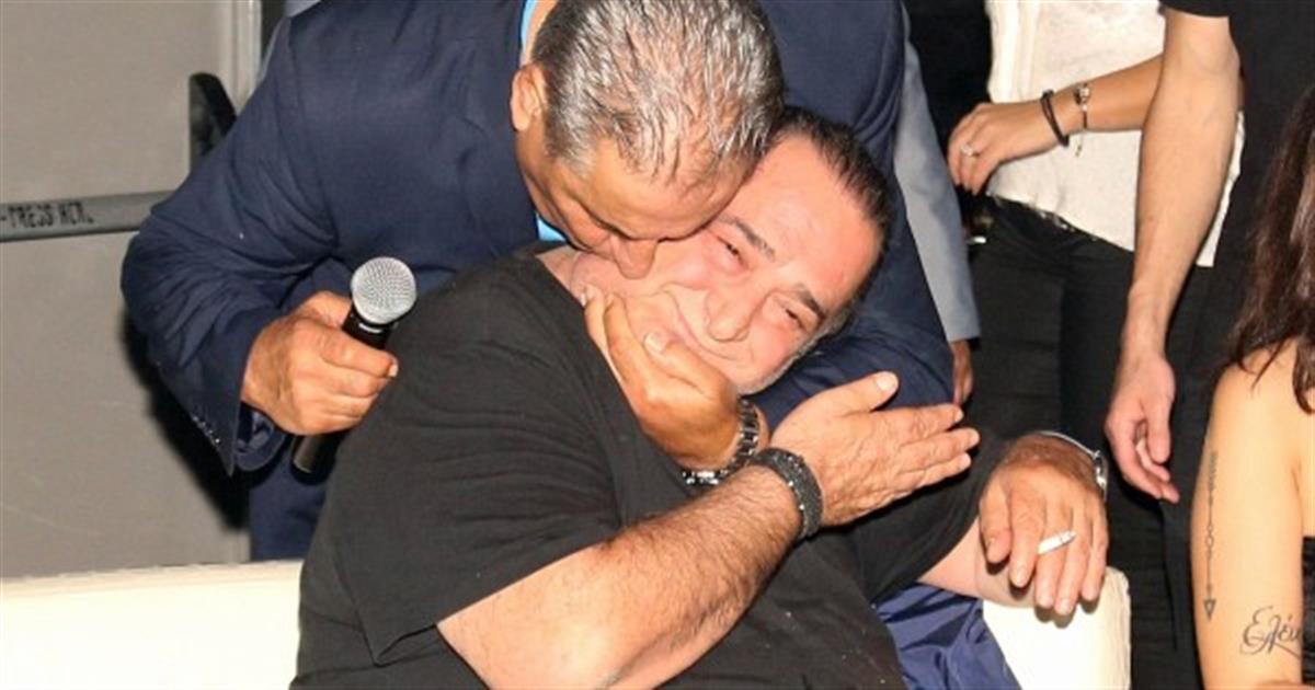 Βασίλης Καρράς: Αποκαλύφθηκαν τα δώρα αξίας σε γιο γνωστής Ελληνίδας τραγουδίστριας, που είχε πεθάνει ο πατέρας του