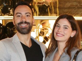 Χριστίνα Μπόμπα: Έχουν μεγαλώσει πολύ οι δίδυμες κόρες της –  Η τρυφερή στιγμή που περπατούσαν μαζί χέρι χέρι