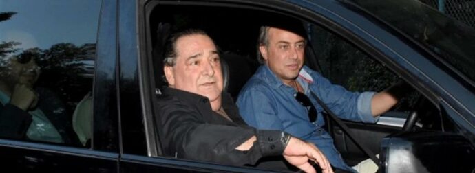 Βασίλης Καρράς: Ανατριχίλα στο γήπεδο της Τούμπας στη Θεσσαλονίκη – Το πανό του ΠΑΟΚ στη μνήμη του τραγουδιστή