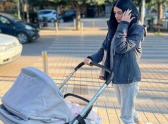 Άννα Μπεζάν: Μαθαίνει baby swimming στην κόρη της – Δείτε φωτογραφία