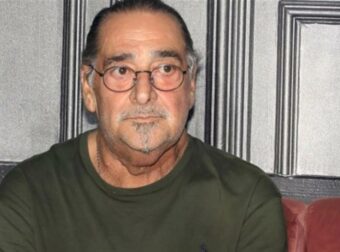 Βασίλης Καρράς: O καρκίνος ξέφυγε και τον χτύπησε στα κόκαλα – Οι τελευταίες του συναντήσεις πριν πεθάνει