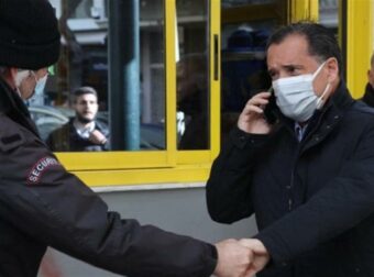 Αιφνιδιαστική επίσκεψη στον «Ευαγγελισμό» από τον Άδωνι Γεωργιάδη – Πολλοί ασθενείς του διατύπωσαν διαμαρτυρίες για την κατάσταση στο ΕΣΥ