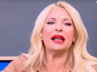 Ελένη Μενεγάκη: «Θυμίστε μου πόσα χρόνια δουλεύω στην τηλεόραση;» – Σάστισε με την γκάφα της στον αέρα του MEGA