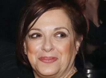 Ελένη Ράντου: Σπάνια κοινή εμφάνιση με την κόρη της στα μπουζούκια – Με μπλε σκιά και μωβ καλσόν η Νικολέττα Παπακωνσταντίνου