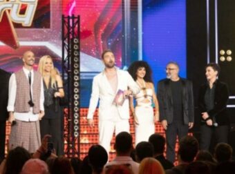 Fame Story: Μεγάλος θρήνος για καθηγητή της ακαδημίας – Πέθανε ο πατέρας του λίγο μετά την Πρωτοχρονιά