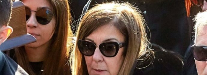 Βασίλης Καρράς: Σε κλειστό οικογενειακό κύκλο το μνημόσυνο 9 μέρες μετά τον θάνατό του – Η κίνηση ανθρωπιάς της συζύγου και της κόρης του την ημέρα της κηδείας του