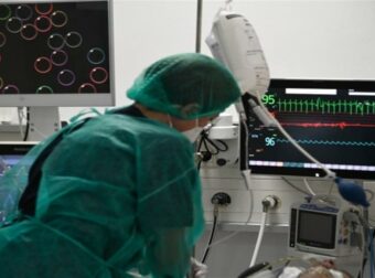 Μέγαρα: Μάχη για να κρατηθεί στη ζωή δίνει το 4χρονο αγοράκι που νοσηλεύεται με κακώσεις – Το νέο ιατρικό ανακοινωθέν