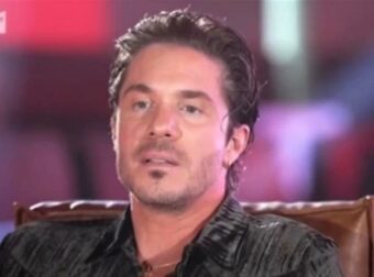 Νίκος Οικονομόπουλος: «Ας πάρει το κρίμα στον λαιμό του…» – Η τοποθέτηση του για την τεκνοθεσία από ομόφυλα ζευγάρια