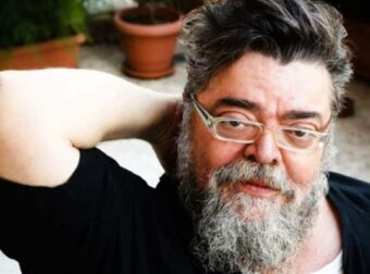 Σταμάτης Κραουνάκης για θρησκεία: «Πιστεύω στον Θεό μου – Είναι χιουμορίστας και γελάει» (video)