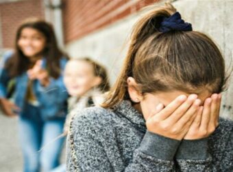 Νέο περιστατικό βίας ανηλίκων στη Θεσσαλονίκη: Νεαρές επιτέθηκαν σε 15χρονη – Την έδειραν και τραβούσαν βίντεο