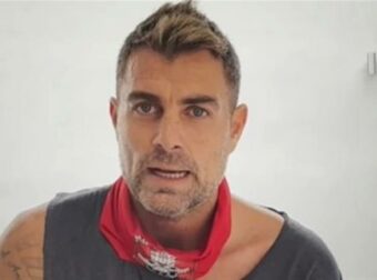 Ο Στέλιος Χανταμπάκης ζει το δικό του Survivor – Το επικό βίντεο με τα παιδιά του