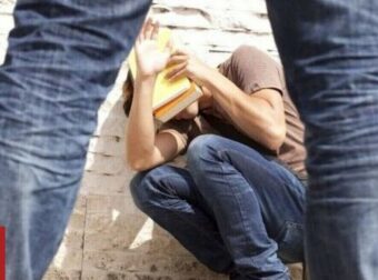 Αγρίνιο: Αδιανόητο περιστατικό – 25χρονη χτύπησε με καρέκλα μαθήτρια της τρίτης Γυμνασίου