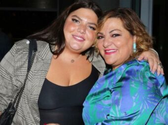 Δανάη Μπάρκα: Μοιάζει απίστευτα με τον πατέρα της – Αυτός είναι ο άντρας που η Βίκυ Σταυροπούλου έμεινε έγκυος στα 22 της