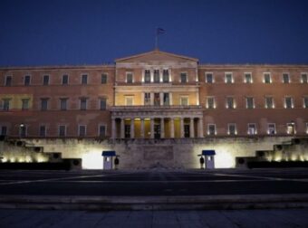 Φάρσα το τηλεφώνημα για βόμβα στη Βουλή –  Ανοίγουν και πάλι οι γύρω δρόμοι