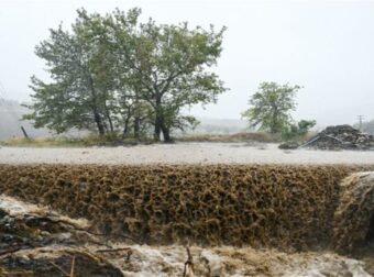 «Κόκκινος» συναγερμός από το meteo: Έντονα φαινόμενα την Δευτέρα σε ολόκληρη την χώρα – Που αναμένονται βροχές, χαλαζοπτώσεις και χιόνια; (video)