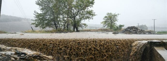 «Κόκκινος» συναγερμός από το meteo: Έντονα φαινόμενα την Δευτέρα σε ολόκληρη την χώρα – Που αναμένονται βροχές, χαλαζοπτώσεις και χιόνια; (video)