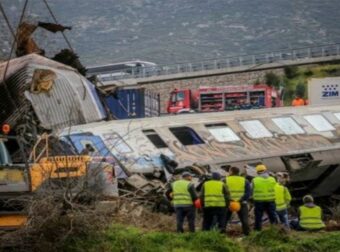 Τέμπη: «Καταστροφή, άνθρωποι διαμελισμένοι, τραυματίες παντού» – Διασωθέντες μιλούν για την τραγωδία