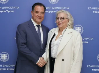 Ο Γεωργιάδης με την πρώτη ασθενή που πήρε φαρμακευτική κάνναβη – «Με κατηγορούν για κωλοτούμπα, αλλά…»