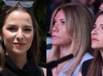 Κουκλάρα με μίνι φόρεμα & διχτυωτό καλσόν: 1η φορά βλέπουμε έτσι την Εριέττα Κούρκουλου, μαγνήτισε τα βλέμματα