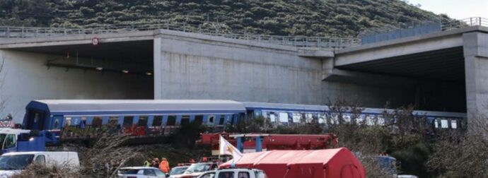 Τραγωδία στα Τέμπη: Ούτε μία ούτε δύο, αλλά 20 ελλείψεις οδήγησαν στο δυστύχημα – Οι ευθύνες και η εικόνα που δείχνει πώς κονιορτοποιήθηκαν τα βαγόνια