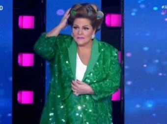 J2US (16/3): “Έσκασε” με τα ρολεϊ στο πλατό! – Η απίστευτη εμφάνιση της Βίκυς Σταυροπούλου