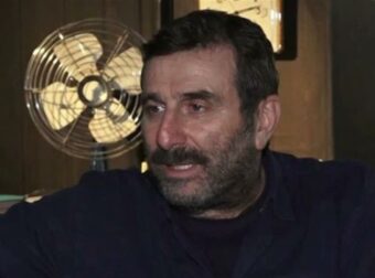 Ηλίας Βαλάσης: «Έκανα 4 χρόνια να κοιμηθώ με τα παιδιά μου, σε σημείο που χτύπαγα το κεφάλι μου στον τοίχο»