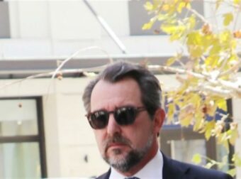 Νικόλαος Γλύξμπουργκ: Ντυμένος στα μαύρα – Η πρώτη επίσημη, μοναχική έξοδος μετά την ανακοίνωση διαζυγίου με την Μπλάτνικ
