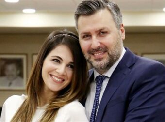 Γιάννης Καλλιάνος: «Με πήρε κλαίγοντας και μου λέει…» – Η σύζυγός του περιγράφει τα τελευταία λεπτά με τον πατέρα του πριν πεθάνει