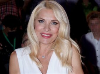 Ελένη Μενεγάκη: «Η Barbie στα 50» – Αναστάτωση με τη φωτογραφία που δημοσίευσε στο Instagram ντυμένη στα λευκά