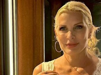 Πάσχα – Ελένη Μενεγάκη: Ποζάρει ατημέλητη στον φακό και δηλώνει πως «Ό,τι σε κάνει να χαμογελάς δεν είναι ποτέ λάθος!»