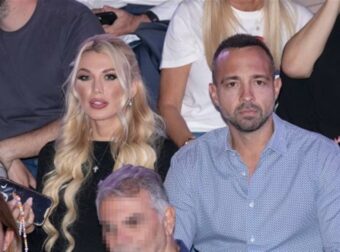 Βασίλης Σταθοκωστόπουλος: Το φιλί στην ετοιμόγεννη Σπυροπούλου στις κερκίδες του γηπέδου του Παναθηναϊκού