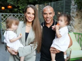 Μιχάλης Ζαμπίδης: Οι δίδυμες κόρες του έχουν μεγαλώσει πολύ – Η φωτογραφία με τα πρόσωπά τους στο ονειρικό σπίτι που κάνουν διακοπές