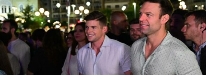Κόστισε πάνω από 12.000 ευρώ: Δείπνο στην ταράτσα πασίγνωστου μαγαζιού στην Κρήτη με θέα το Ενετικό Λιμάνι για το γάμο του Στέφανου Κασσελάκη και του Τάιλερ ΜακΜπέθ