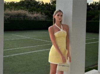 Αμαλία Κωστοπούλου: Με ατημέλητα μαλλιά, φούστα & μπλούζα με άνοιγμα στην κοιλιά – Φωτογραφίες από τις διακοπές στην Πάτμο και το παραδοσιακό σπίτι που έμεινε