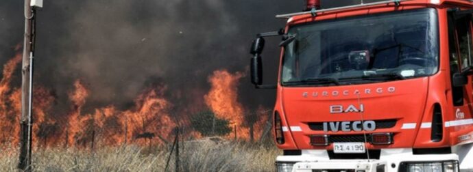 Φωτιά στην Εύβοια: «Τούμπαρε» πυροσβεστικό όχημα σε χαράδρα