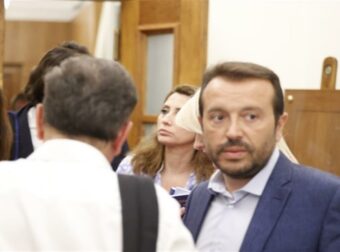 Οριακή νίκη Κασσελάκη στην επεισοδιακή ΚΟ του ΣΥΡΙΖΑ: «Καρατομείται» ο Φάμελλος, νέος πρόεδρος ο Παππάς