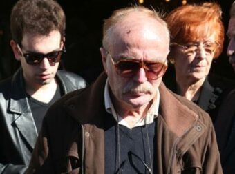 Ντίνος Καρύδης: «Με πονάνε τα κόκαλα! Τελειώνω…» – Ρίγη ανατριχίλας με τα λόγια που προμήνυαν τον θάνατό του