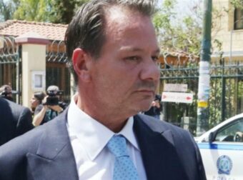 Απόστολος Λύτρας: «Πρώτο τραπέζι πίστα» μετά την αποφυλάκισή του – Στα μπουζούκια με την κόρη του