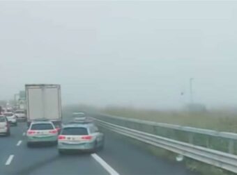 Κάτι λένε για το κάρμα: Οδηγός παριστάνει τον… έξυπνο, μπαίνει στη ΛΕΑ και πίσω του ανάβει ο φάρος της αστυνομίας (video)