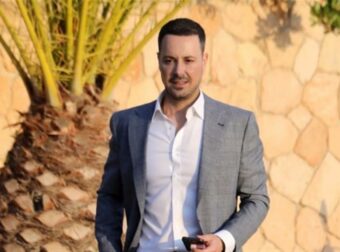 Πέτρος Κουσουλός: Αναβλήθηκε η βάφτιση της κόρης του – Τι συνέβη