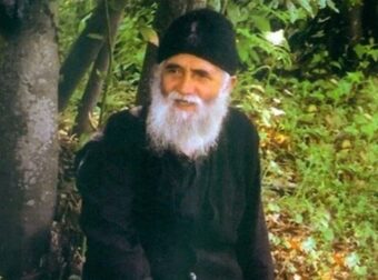 Αγίος Παΐσιος προφητεία για την κρίση: «Θα γίνει πόλεμος, αλλά την Ελλάδα θα βοηθήσει…»