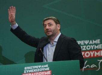Εκλογές ΠΑΣΟΚ: Νικητής ξανά ο Νίκος Ανδρουλάκης – Θρίαμβος με 20 μονάδες διαφορά από τον Χάρη Δούκα (videos)