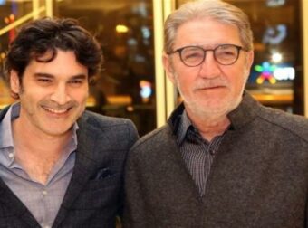 Πολύ δύσκολες ώρες για τον Χριστόφορο Παπακαλιάτη: Σε ΜΕΘ ο πατέρας του – Παρασύρθηκε από μηχανάκι