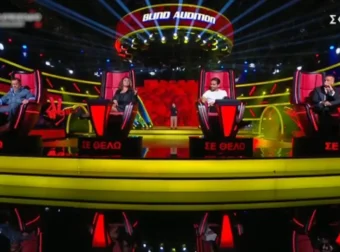 “The Voice” – Από το «Κάνε ότι κοιμάσαι» βρέθηκε στη σκηνή αλλά καμιά καρέκλα δεν γύρισε γι’ αυτόν