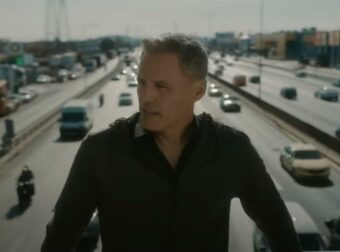 Γρηγόρης Πετράκος: Το νέο του video clip με τις δύο κόρες του έγινε viral