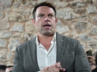 Ξεσπά ο Στέφανος Κασσελάκης: «Με ποιο δικαίωμα με αποκλείουν; Ποιος σπέρνει τον διχασμό; Θα πάω μέχρι τέλους» (video)
