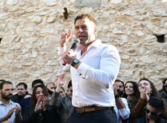«Τι είπα ο ηλίθιος»: Το λάθος του Στέφανου Κασσελάκη με το όνομα του Ιάκωβου Καμπανέλλη (video)