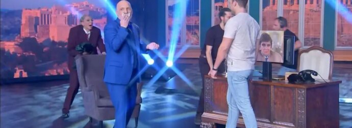 «Με ανοιχτό το στόμα» ο Νίκος Μουτσινάς όταν εισέβαλλε ο Στέφανος Κασσελάκης μετά από σχόλια για τον ίδιο: «Είναι κανονικός;»
