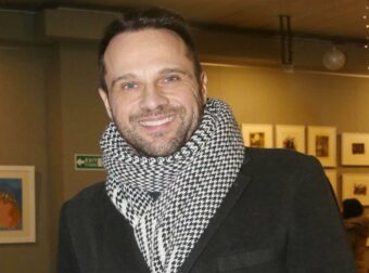 Μέμος Μπεγνής: «Έχουμε φτάσει σε σημείο να σε κοιτάνε σαν εξωγήινο επειδή δεν κάνεις ψυχανάλυση»