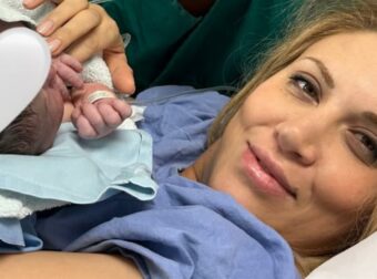 Φωτεινή Πετρογιάννη: Από τη μία το μωρό και από την άλλη ο σκύλος – Η φωτογραφία με τον Μιχάλη Ρουμπή